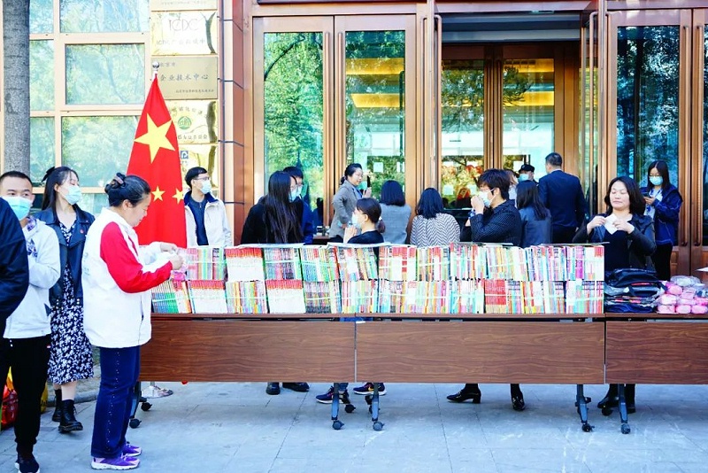 “爱在蓝天下”公益捐赠活动——草莓视频APP下载污党支部在行动