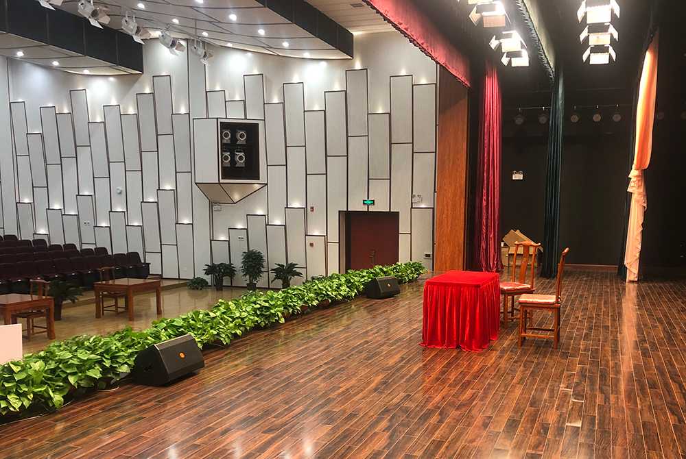 草莓视频网站设备和话筒在戏曲表演中的作用