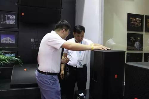 剧场草莓视频网站灯光