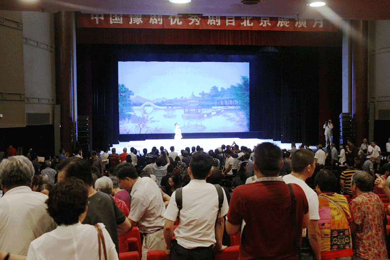 戏曲舞台中的舞台草莓视频网站的作用