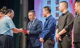 草莓视频APP下载污董事长张新峰应邀出席漯河职业技术学院办学20周年校庆大会