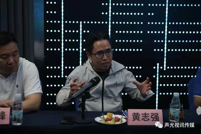 ZOBO董事长张新峰作为声光视讯行业联盟代表赴豫芒温暖灾区，传递爱心