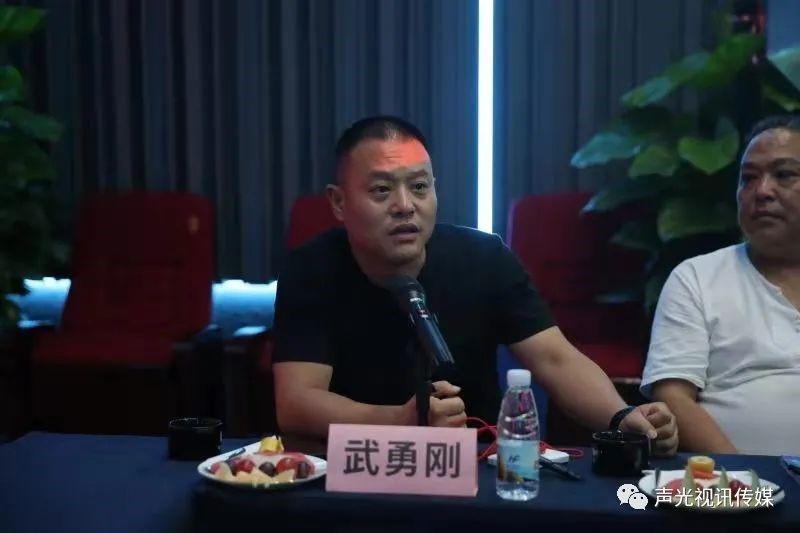 ZOBO董事长张新峰作为声光视讯行业联盟代表赴豫芒温暖灾区，传递爱心