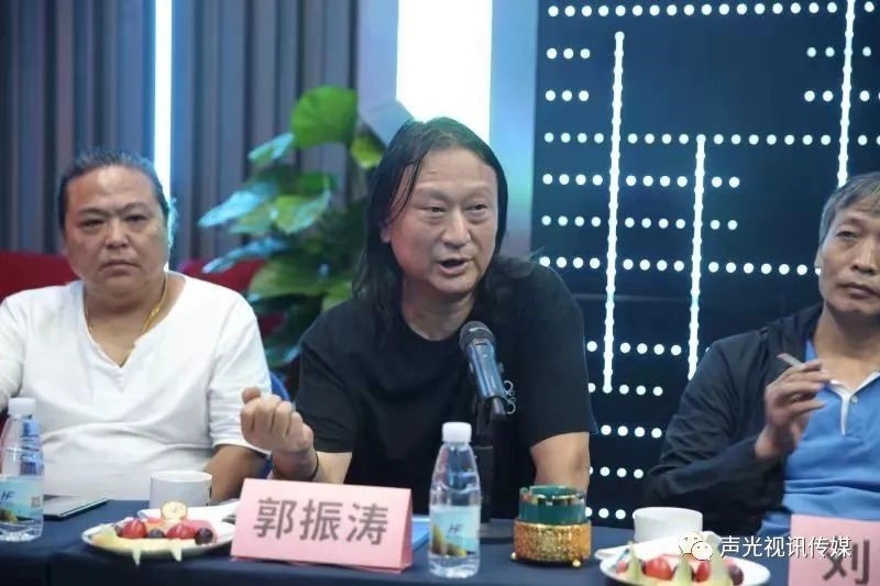 ZOBO董事长张新峰作为声光视讯行业联盟代表赴豫芒温暖灾区，传递爱心
