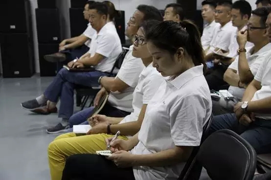 ZOBO草莓视频APP下载污年中员工培训