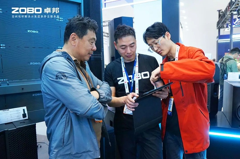 2聚焦展会盛况丨北京infocomm展 ZOBO草莓视频APP下载污展会第二天 热度依旧不减 好评如潮