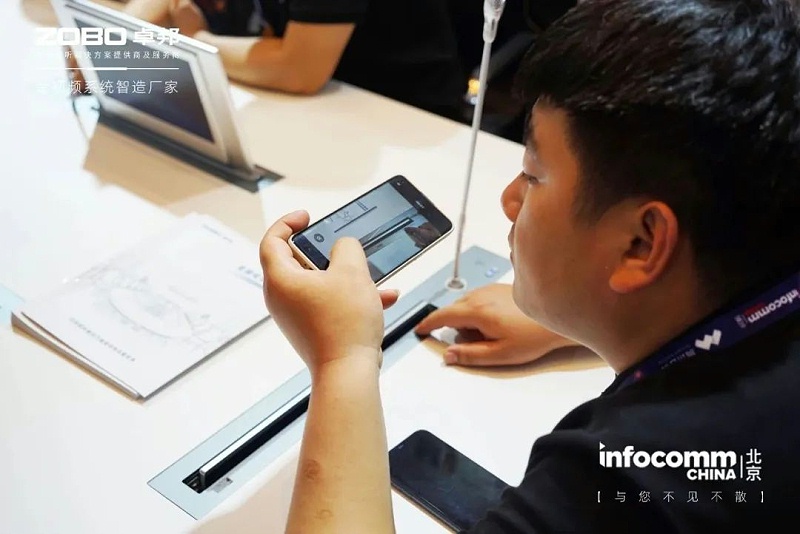 14聚焦展会盛况丨北京infocomm展 ZOBO草莓视频APP下载污新品亮相第二天 热度依旧不减 好评如潮