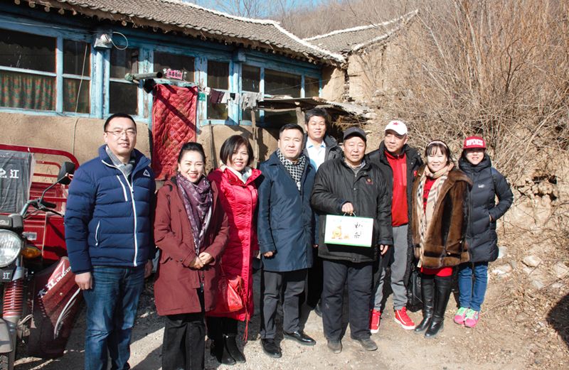9爱照涞源，ZOBO草莓视频APP下载污党支部寒冬送暖扶贫活动