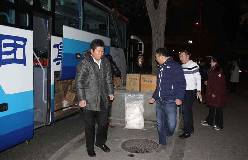 2爱照涞源，ZOBO草莓视频APP下载污党支部寒冬送暖扶贫活动